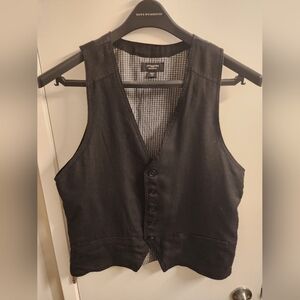 Black Attention Vest